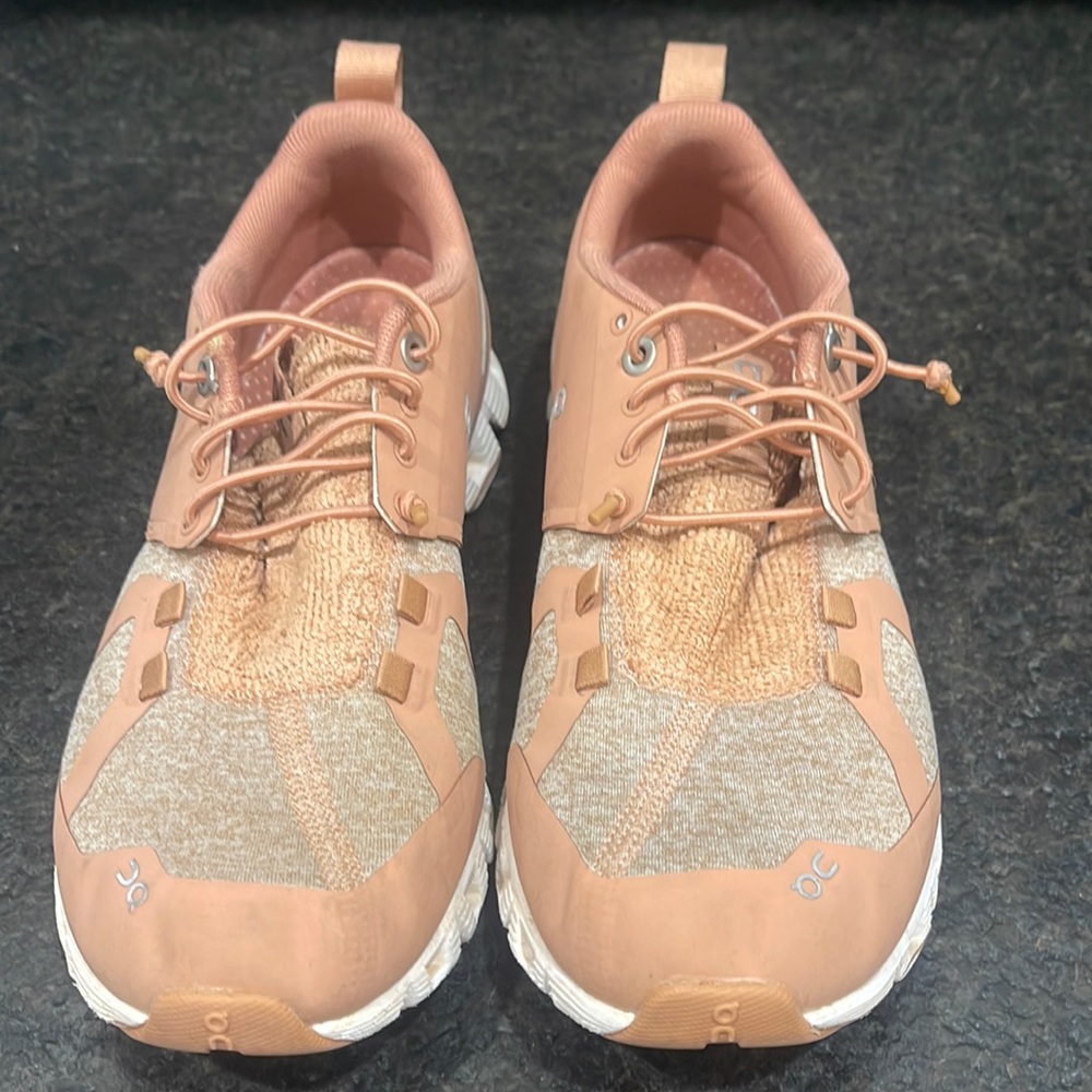 on cloud womens size 5.5